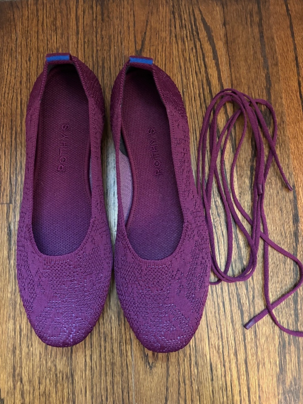 Rothys ballet flats with ties. Size 9